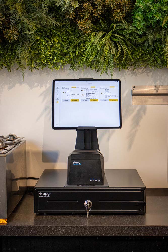 Onesix Caisse avec imprimante et tiroir-caisse chez Poké Perfect